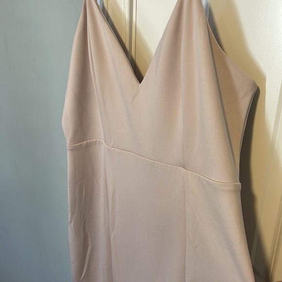 Blush pink fitted maxi dress - Picture 2 of 6